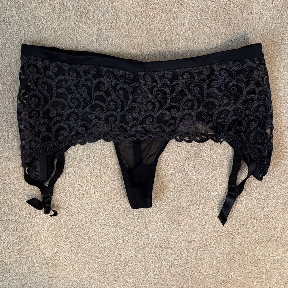 NWOT Vintage Victoria's Secret Black Lace Panty and Garter